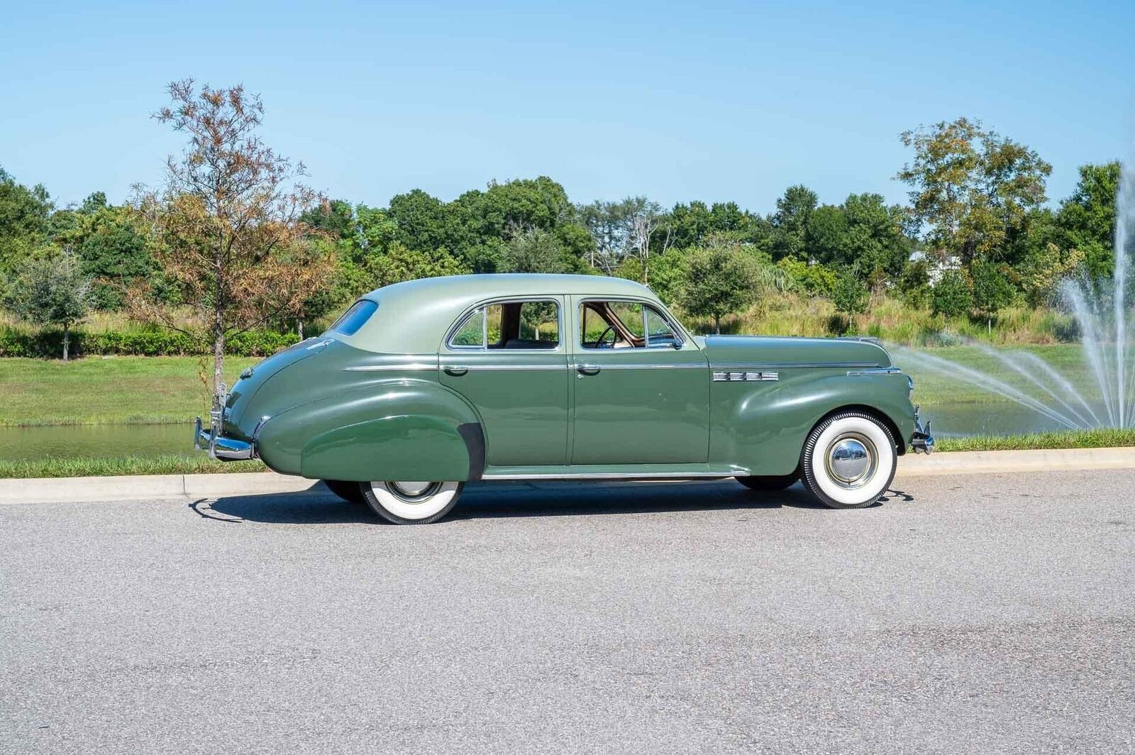 Buick-Roadmaster-1940-4-Door-6