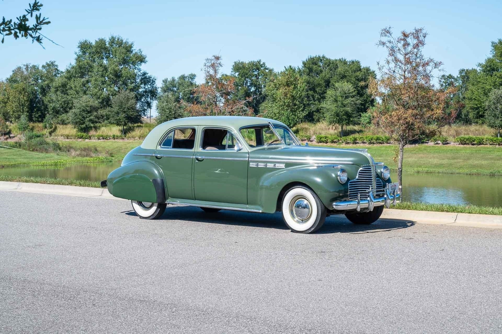 Buick-Roadmaster-1940-4-Door-8