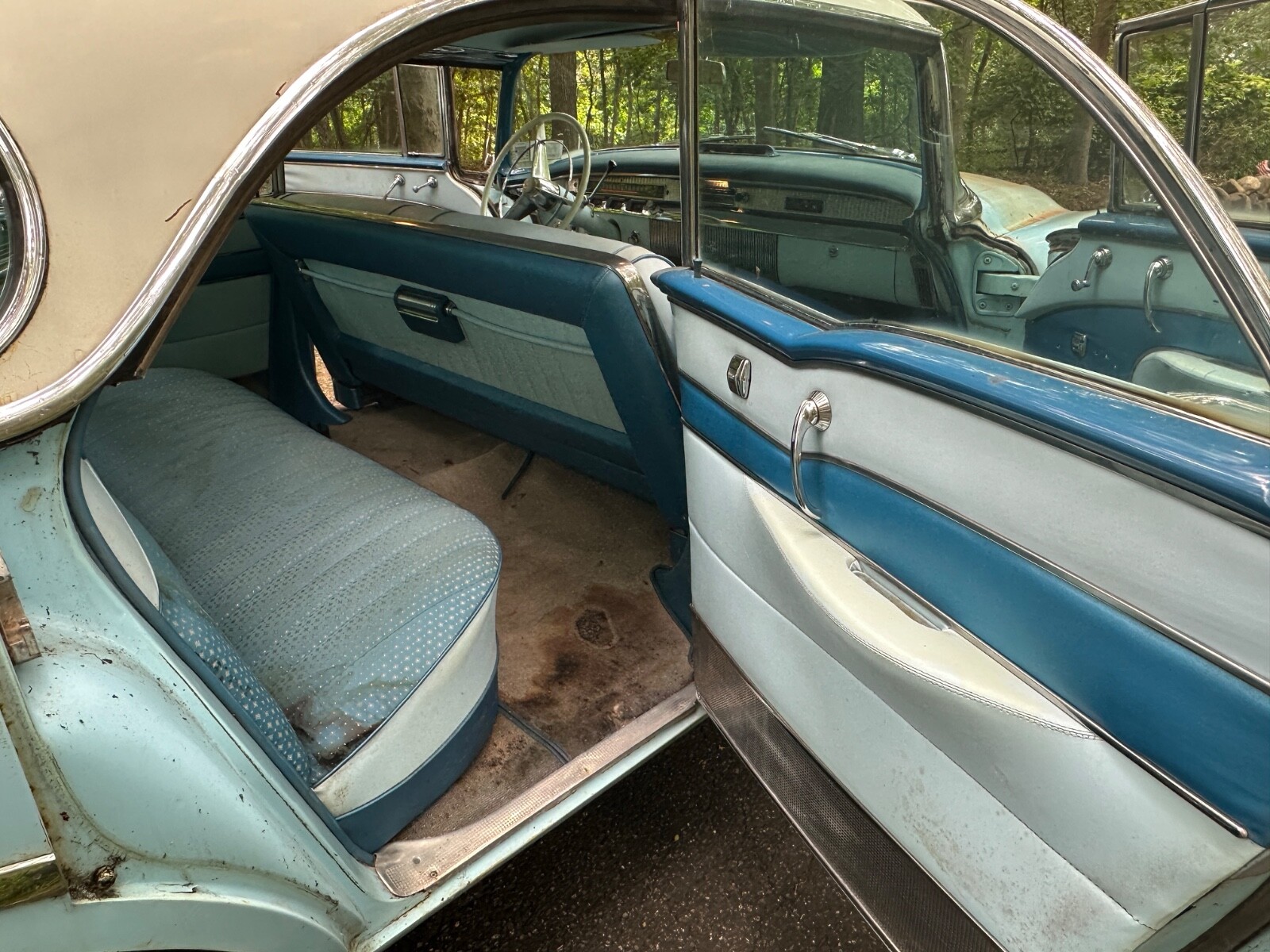 Buick-Roadmaster-1956-Sedan-16