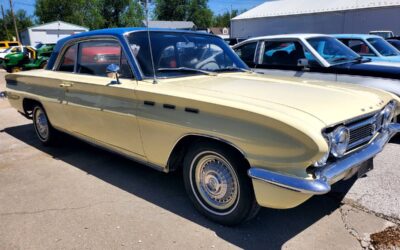 Buick Skylark  1961 yellow