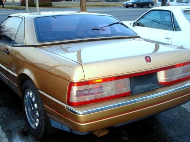 Cadillac-Allante-1987-Two-Tops-Hard-And-Soft-4