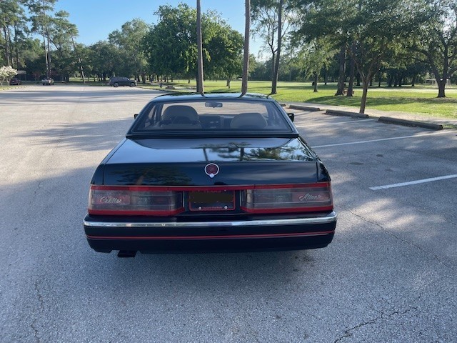 Cadillac-Allante-1990-Convertible-15