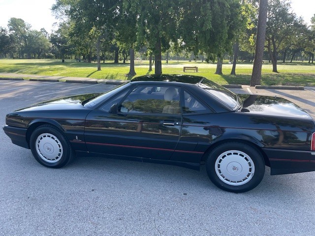 Cadillac-Allante-1990-Convertible-17
