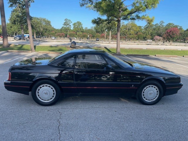Cadillac-Allante-1990-Convertible-20