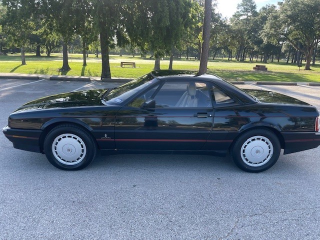 Cadillac-Allante-1990-Convertible-24