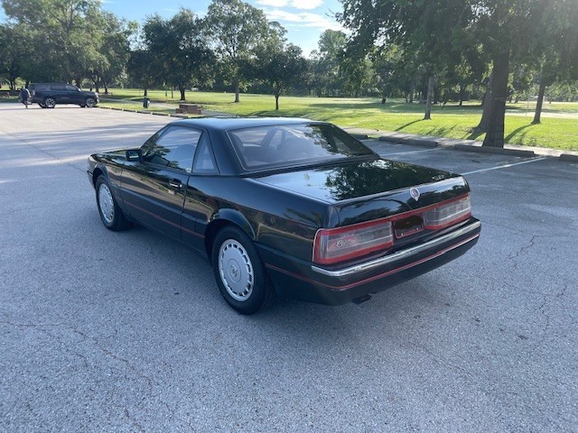 Cadillac-Allante-1990-Convertible-25