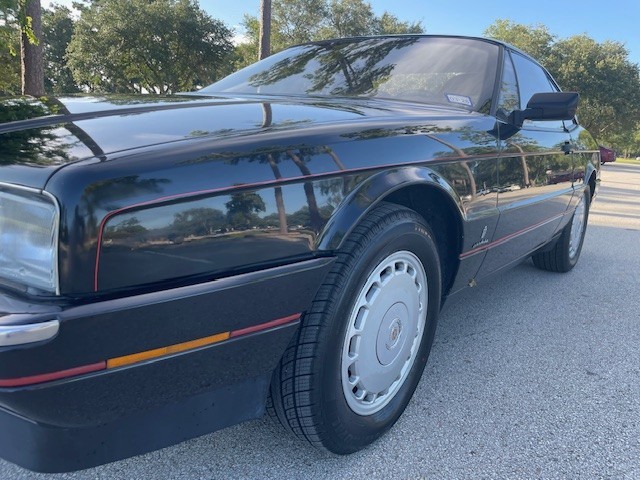 Cadillac-Allante-1990-Convertible-30