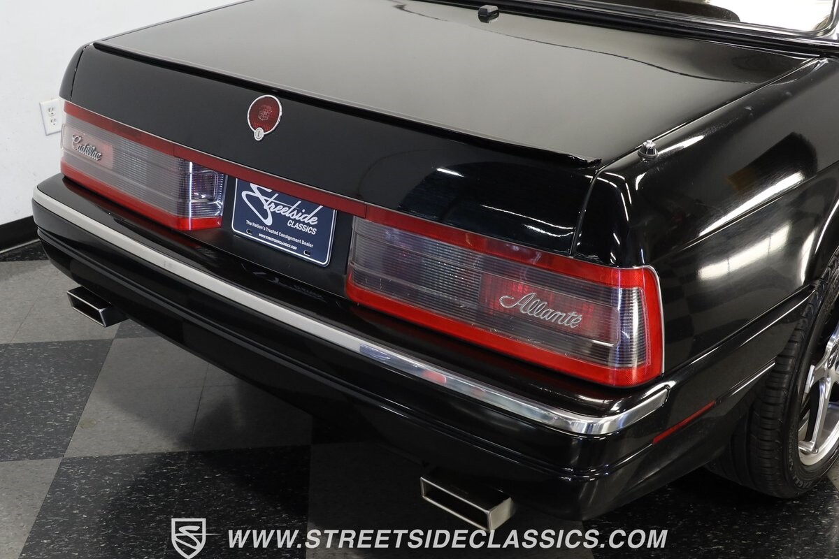 Cadillac-Allante-1991-Convertible-24