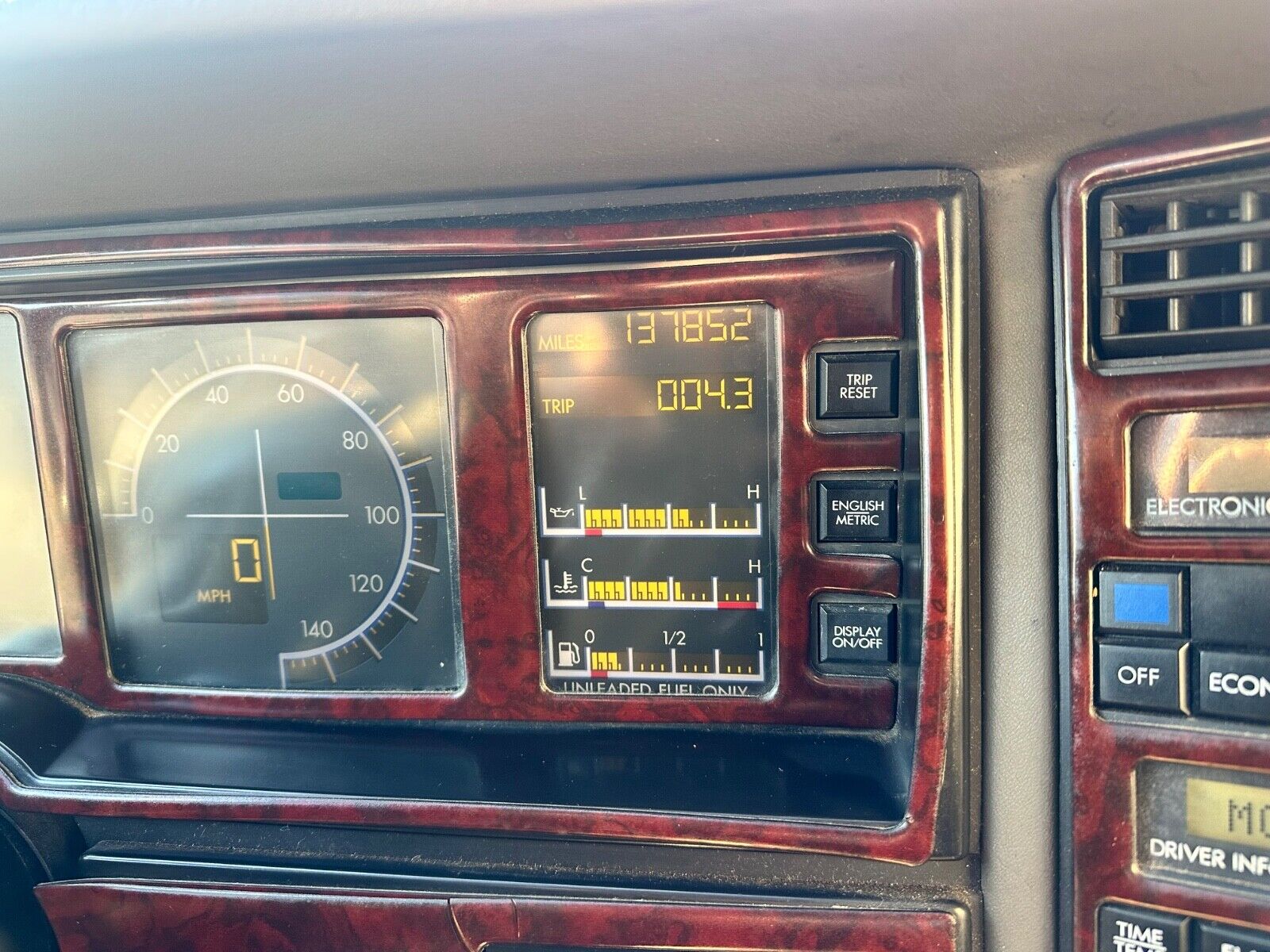 Cadillac-Allante-1992-Convertible-25