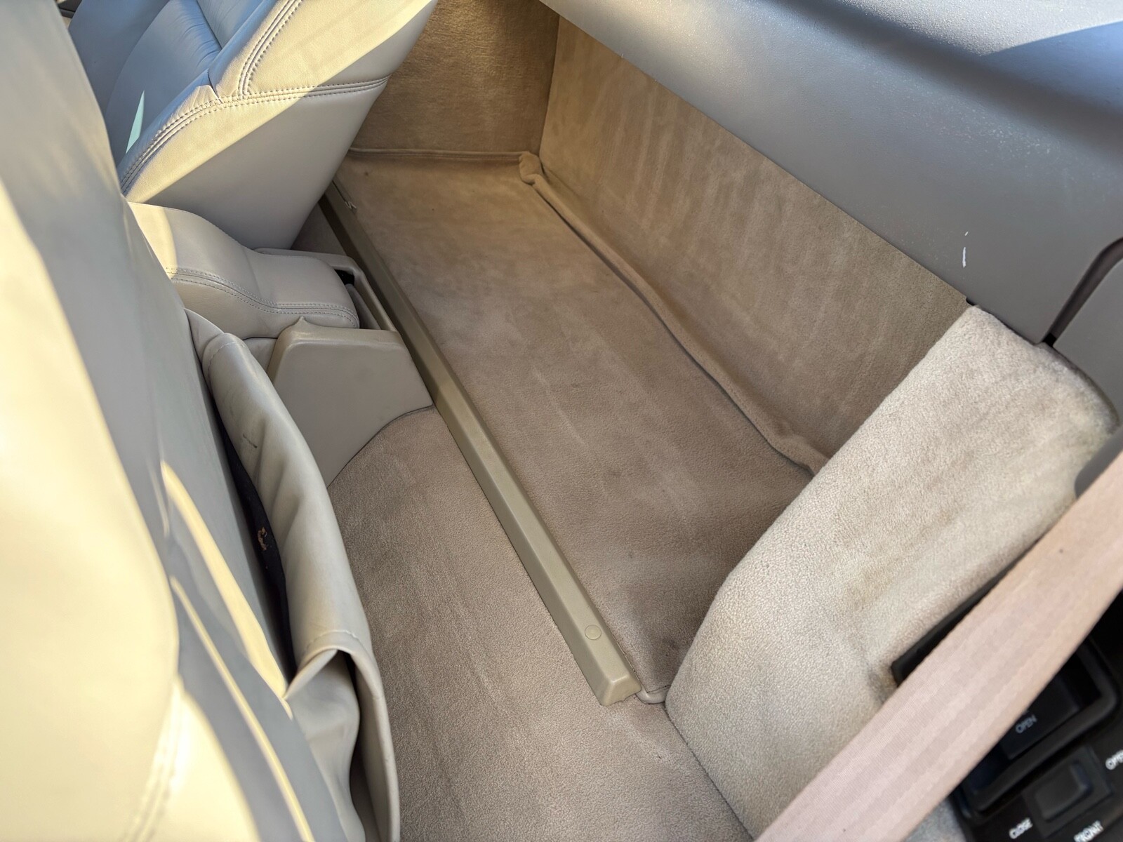 Cadillac-Allante-1993-16