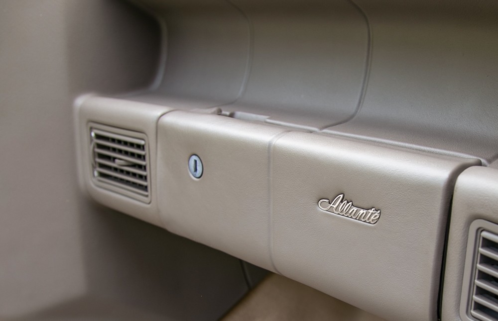 Cadillac-Allante-1993-Convertible-16