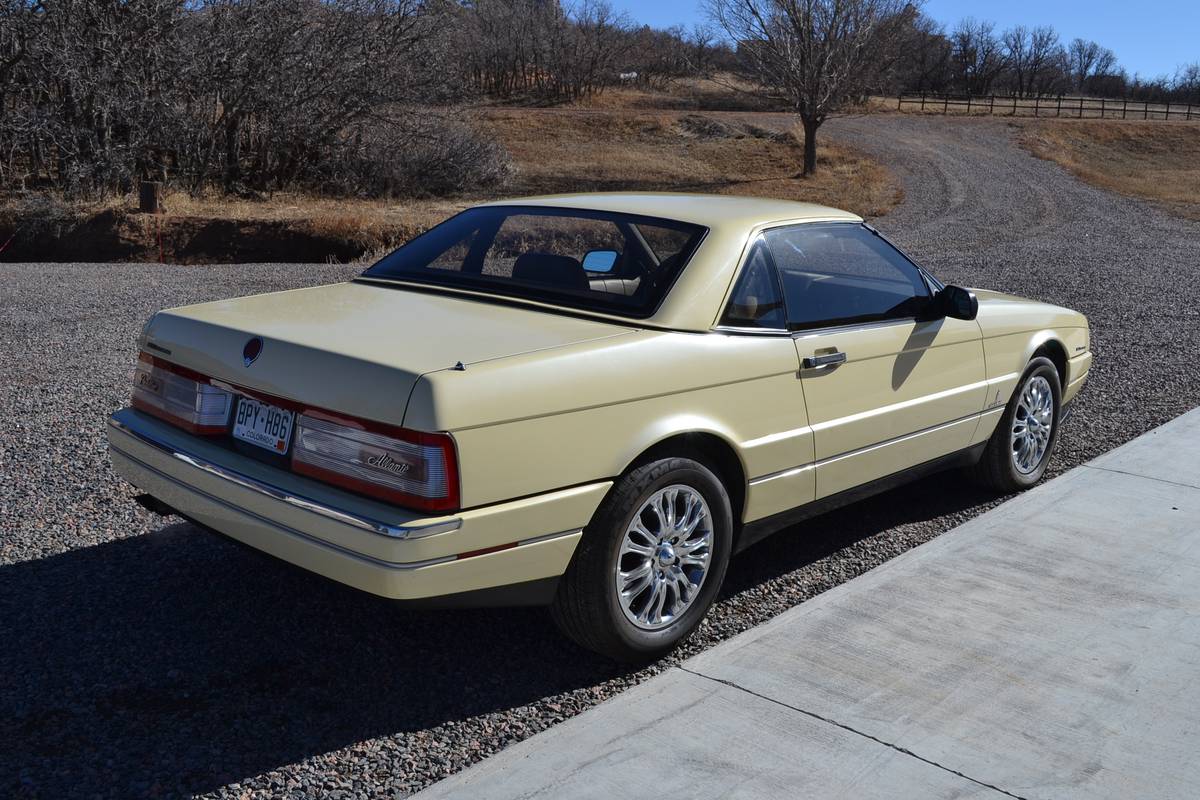 Cadillac-Allante-1993-yellow-3