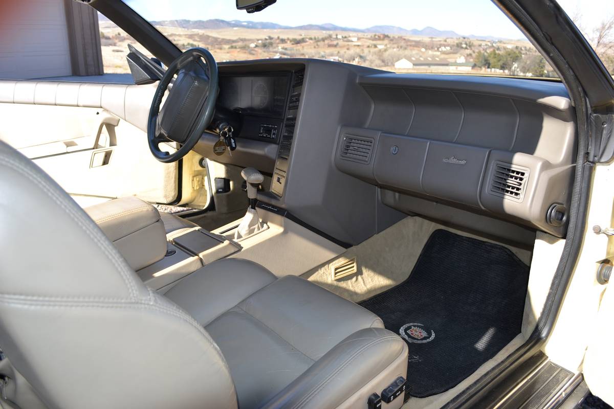 Cadillac-Allante-1993-yellow-9