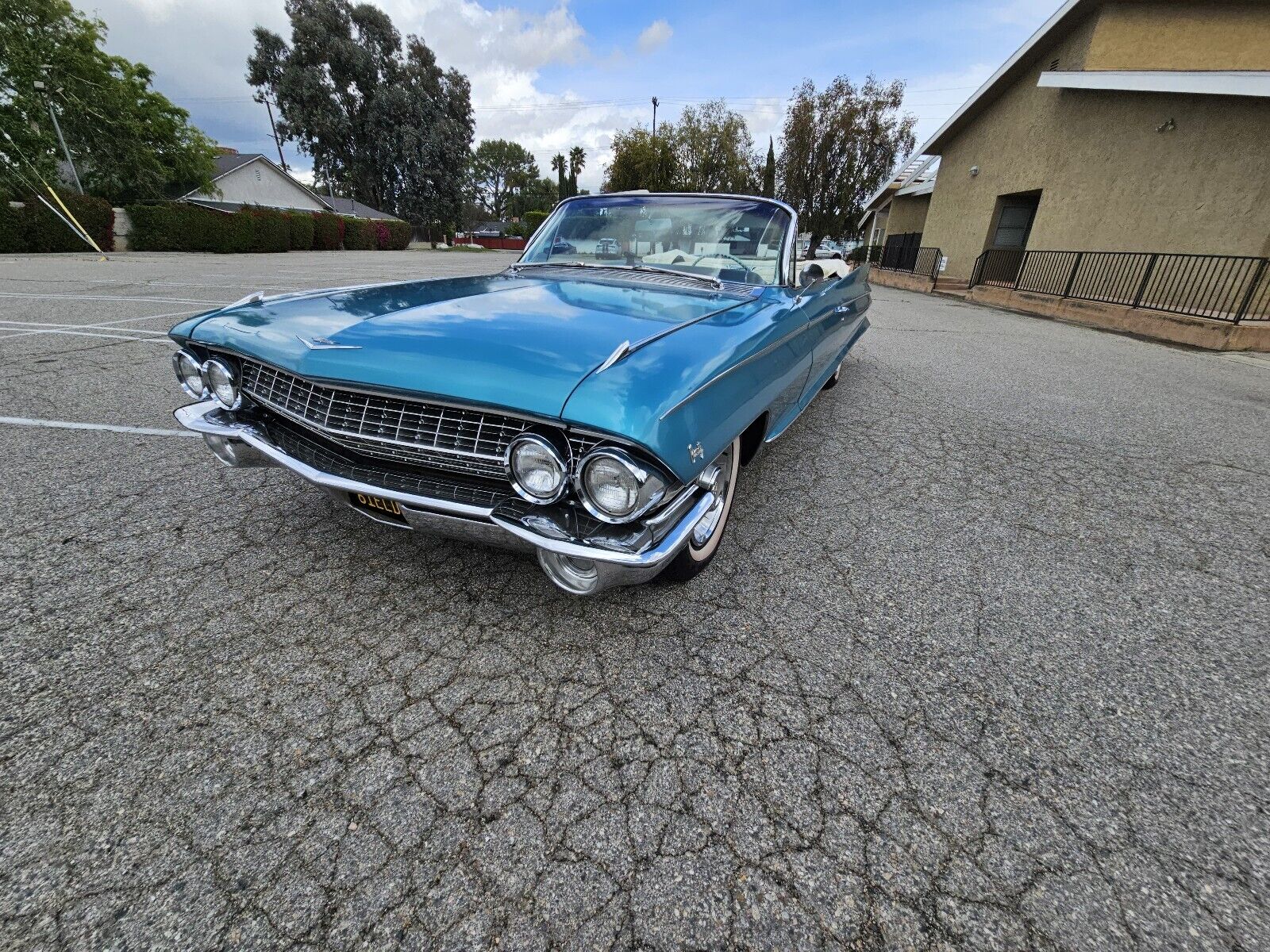 Cadillac-Biarritz-Convertible-1961-10