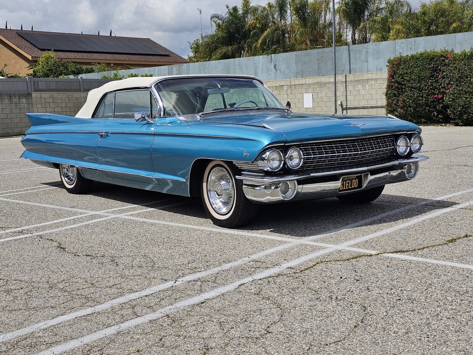 Cadillac-Biarritz-Convertible-1961-13