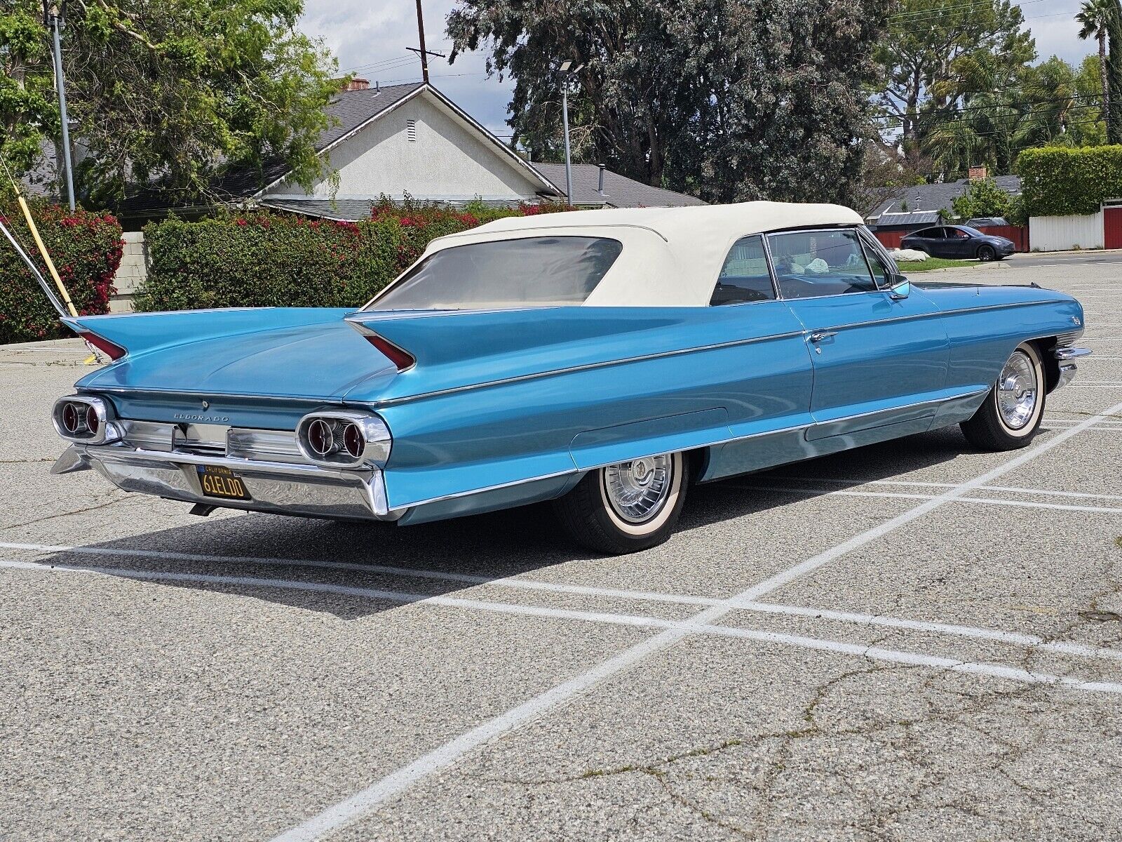 Cadillac-Biarritz-Convertible-1961-15