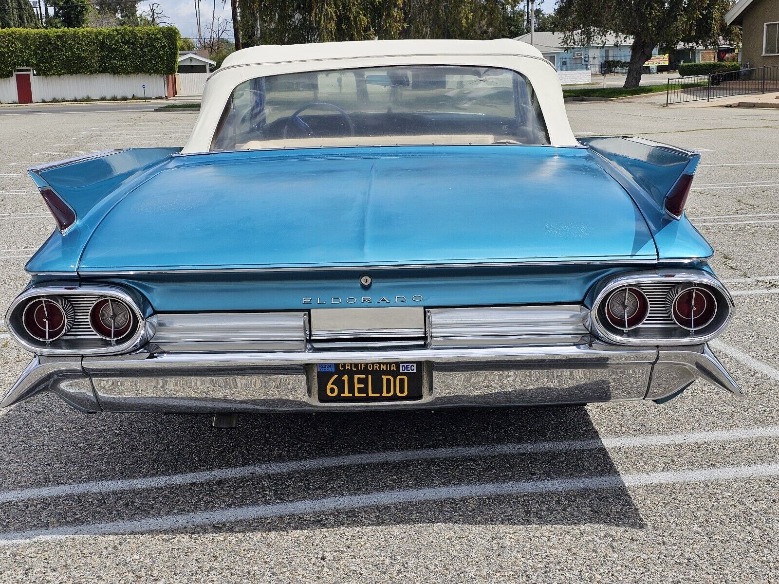 Cadillac-Biarritz-Convertible-1961-17