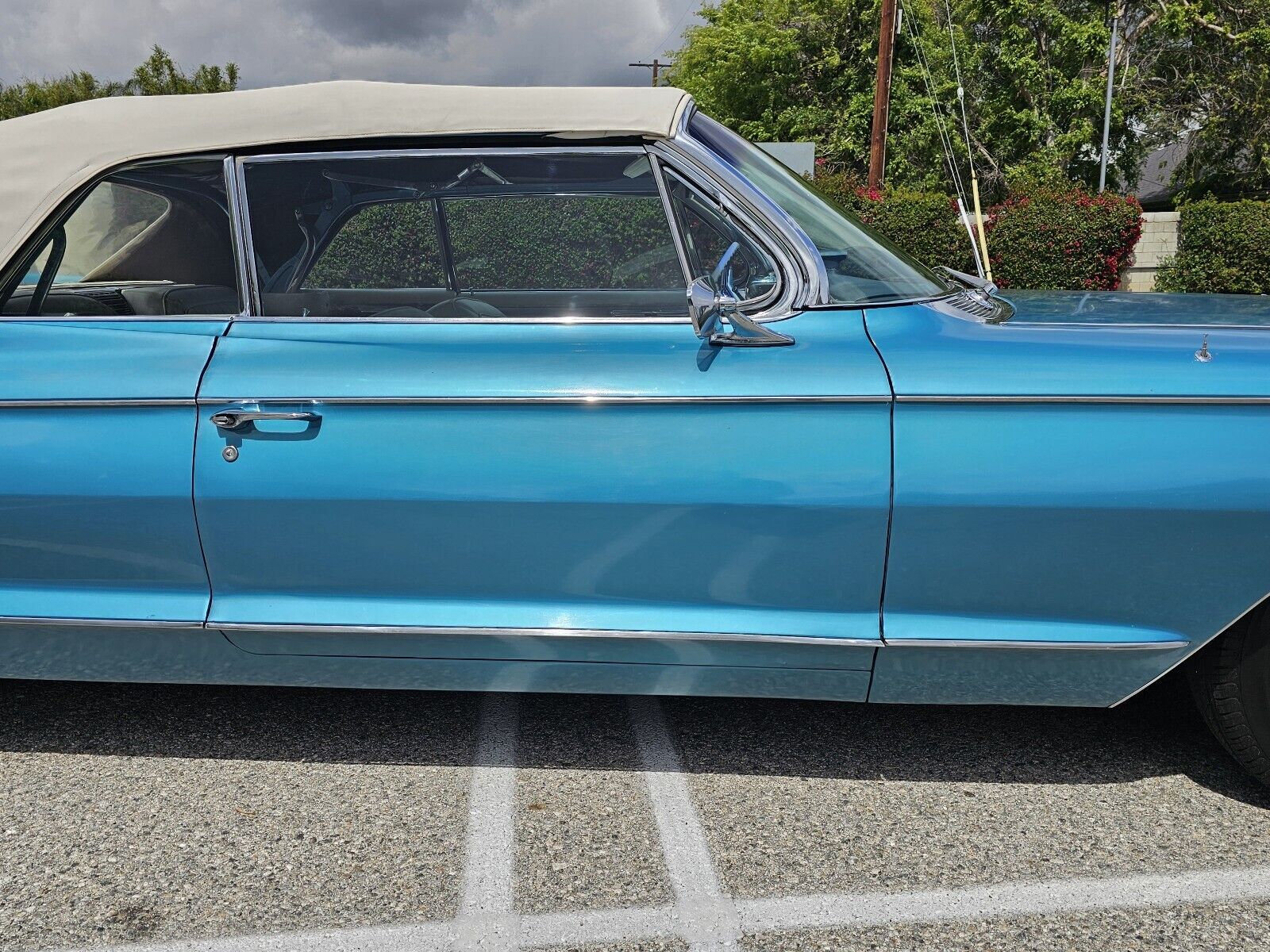 Cadillac-Biarritz-Convertible-1961-25