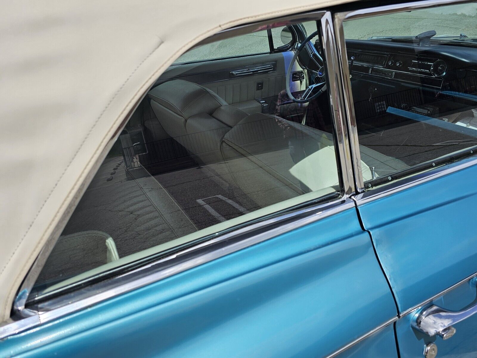 Cadillac-Biarritz-Convertible-1961-27