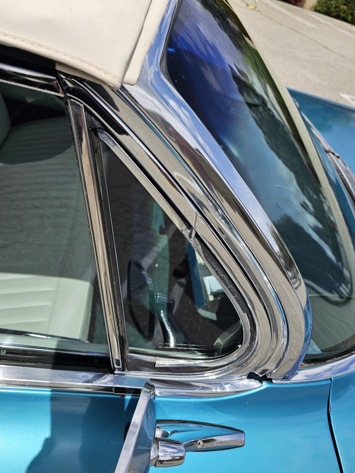 Cadillac-Biarritz-Convertible-1961-28
