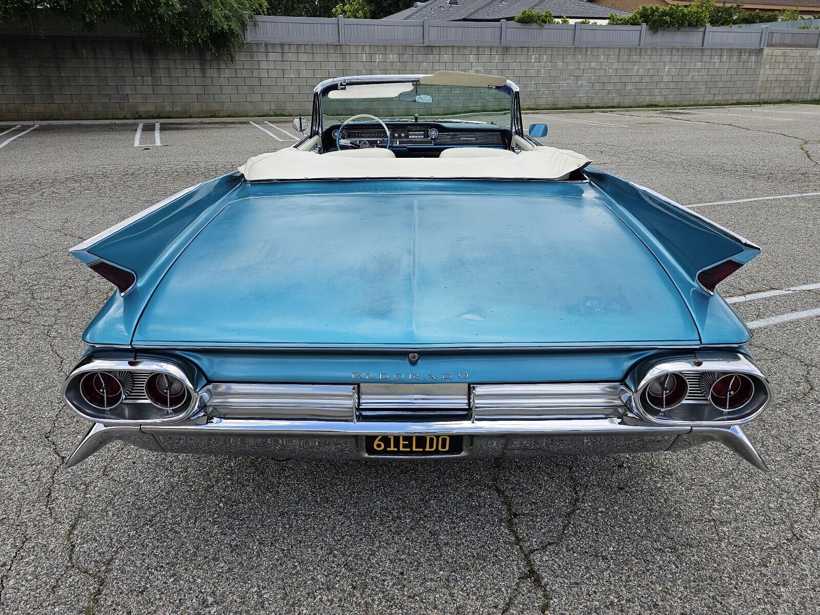 Cadillac-Biarritz-Convertible-1961-3