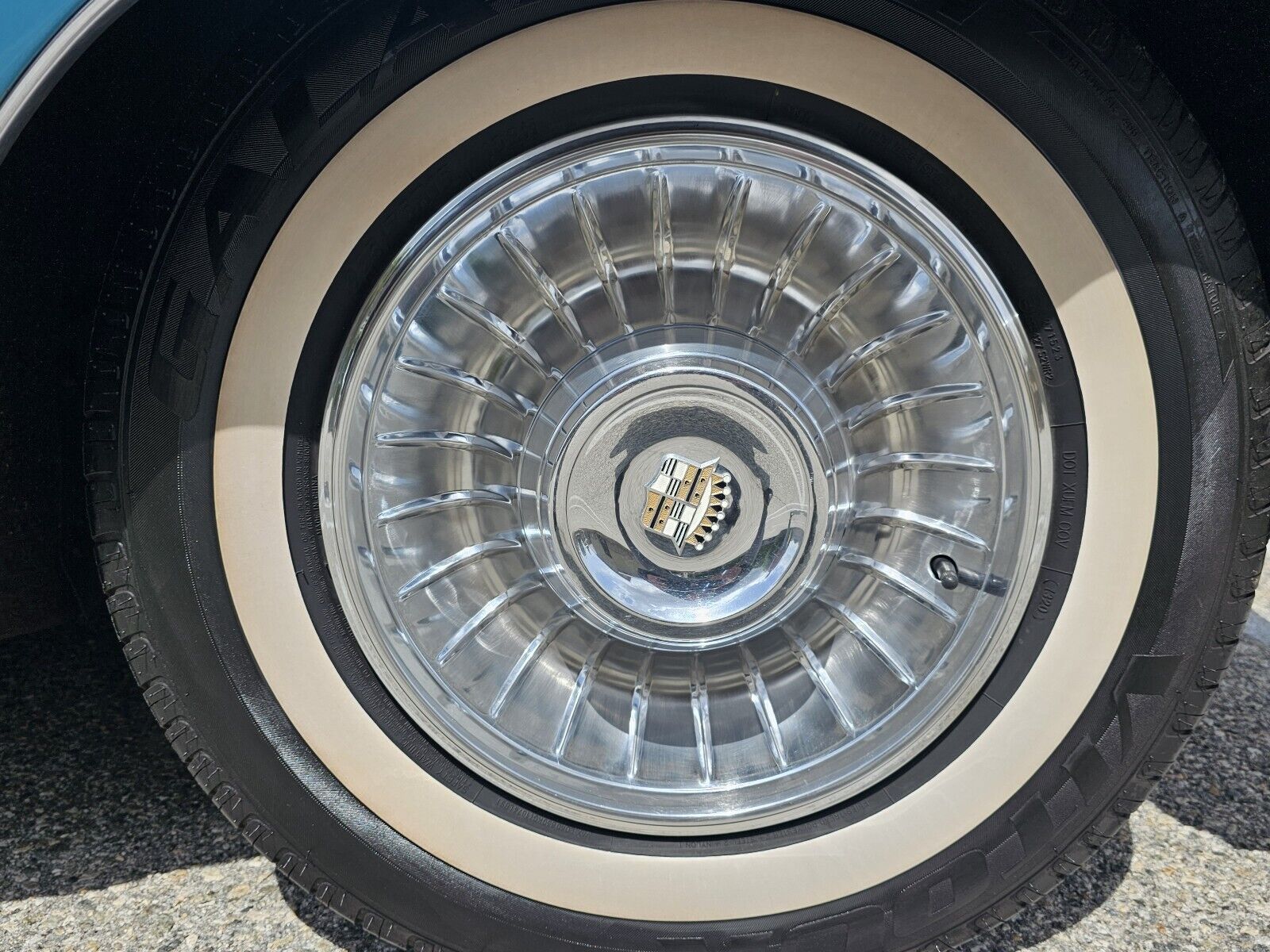 Cadillac-Biarritz-Convertible-1961-30