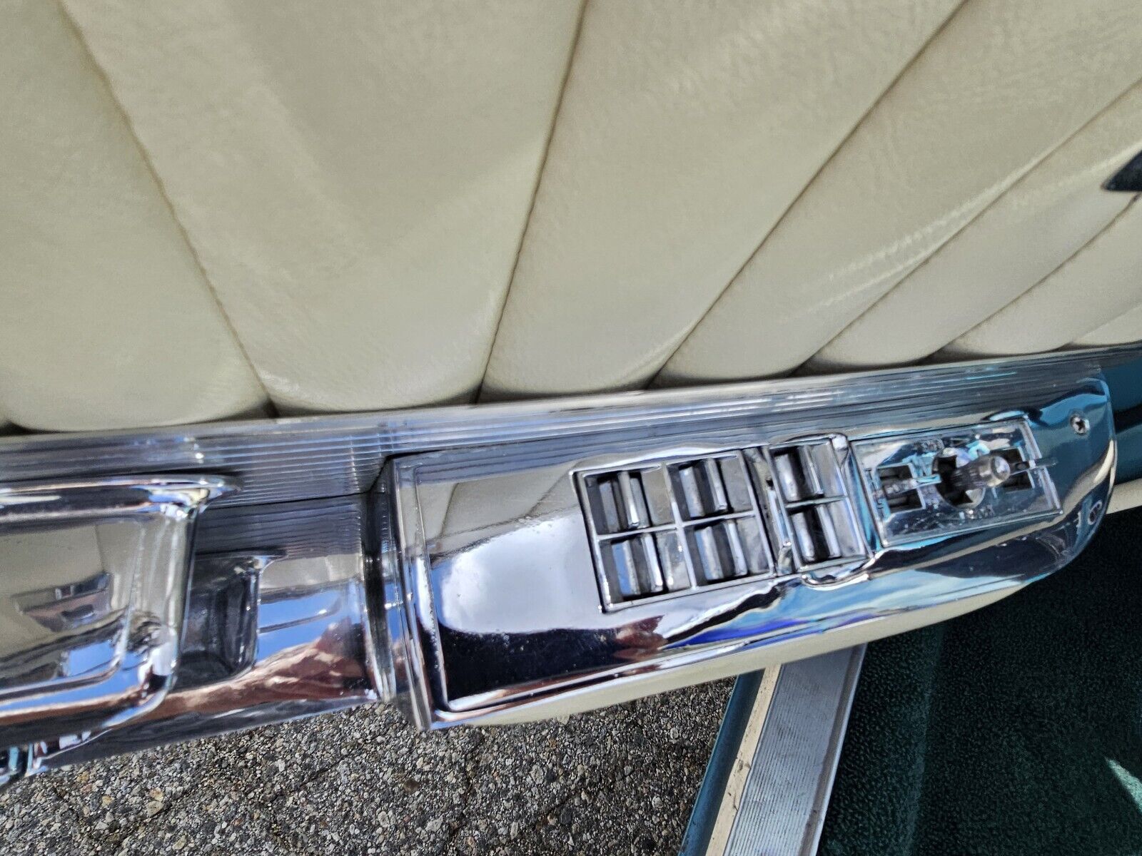 Cadillac-Biarritz-Convertible-1961-32