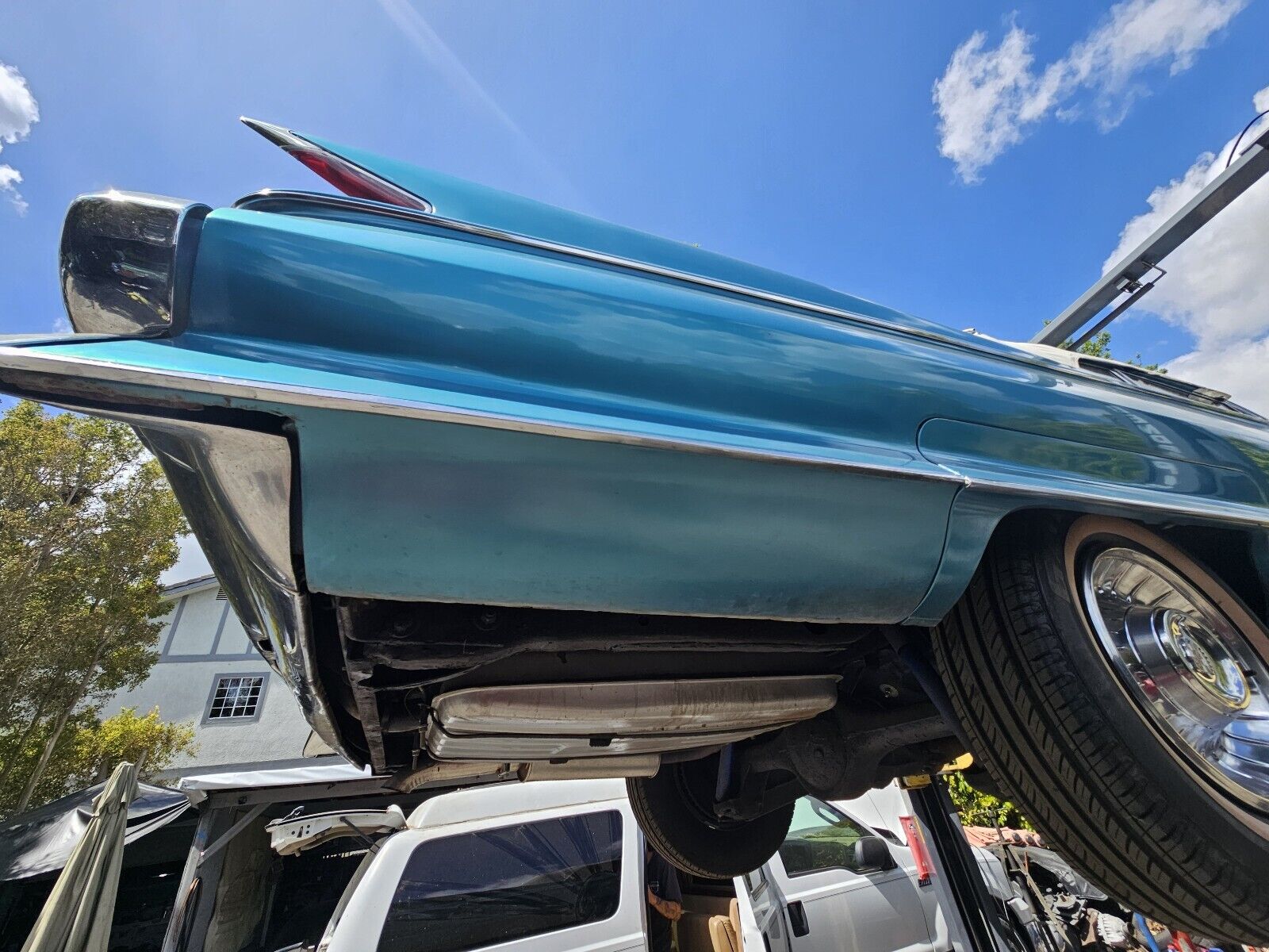 Cadillac-Biarritz-Convertible-1961-38