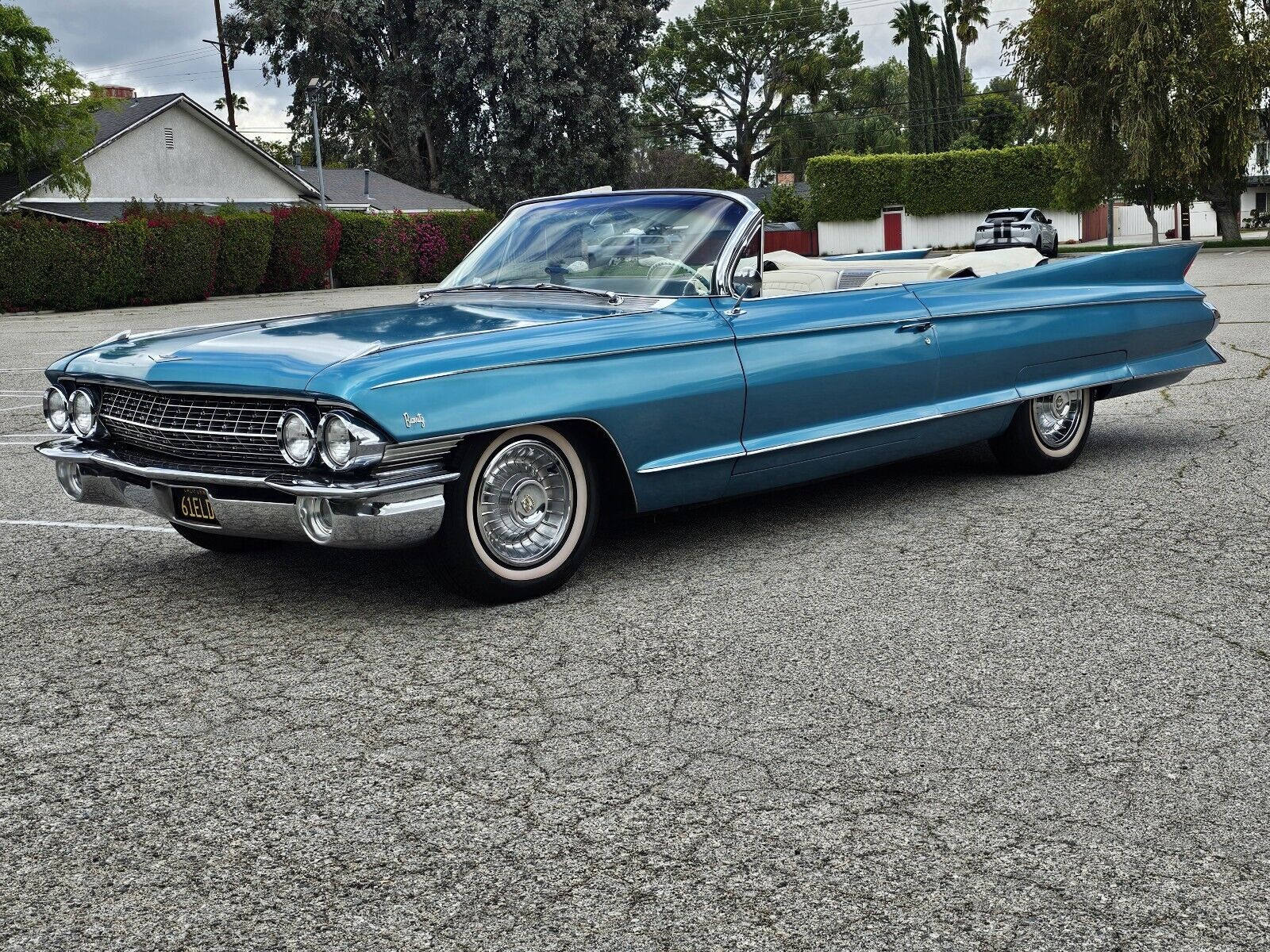 Cadillac-Biarritz-Convertible-1961