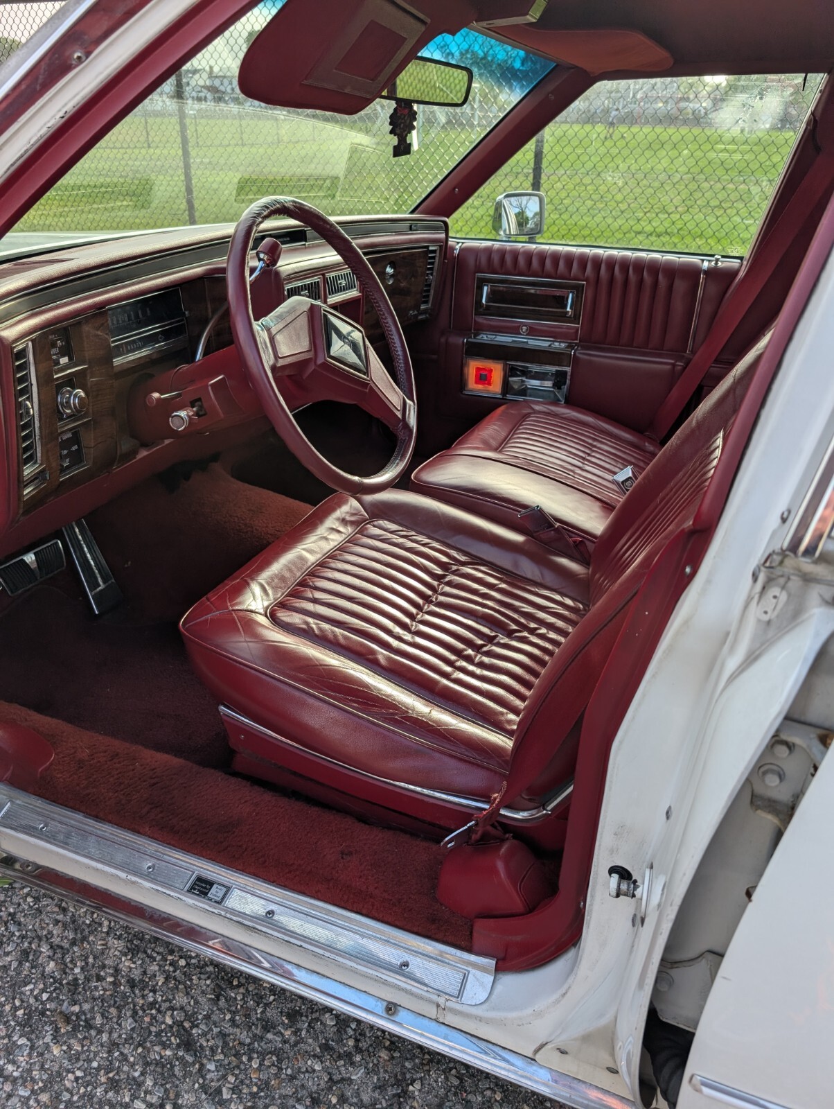 Cadillac-Brougham-1987-Sedan-10