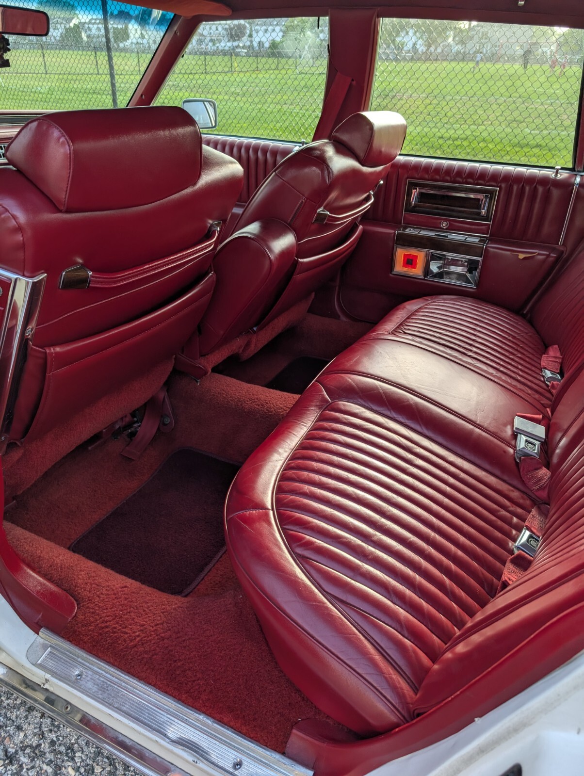 Cadillac-Brougham-1987-Sedan-11