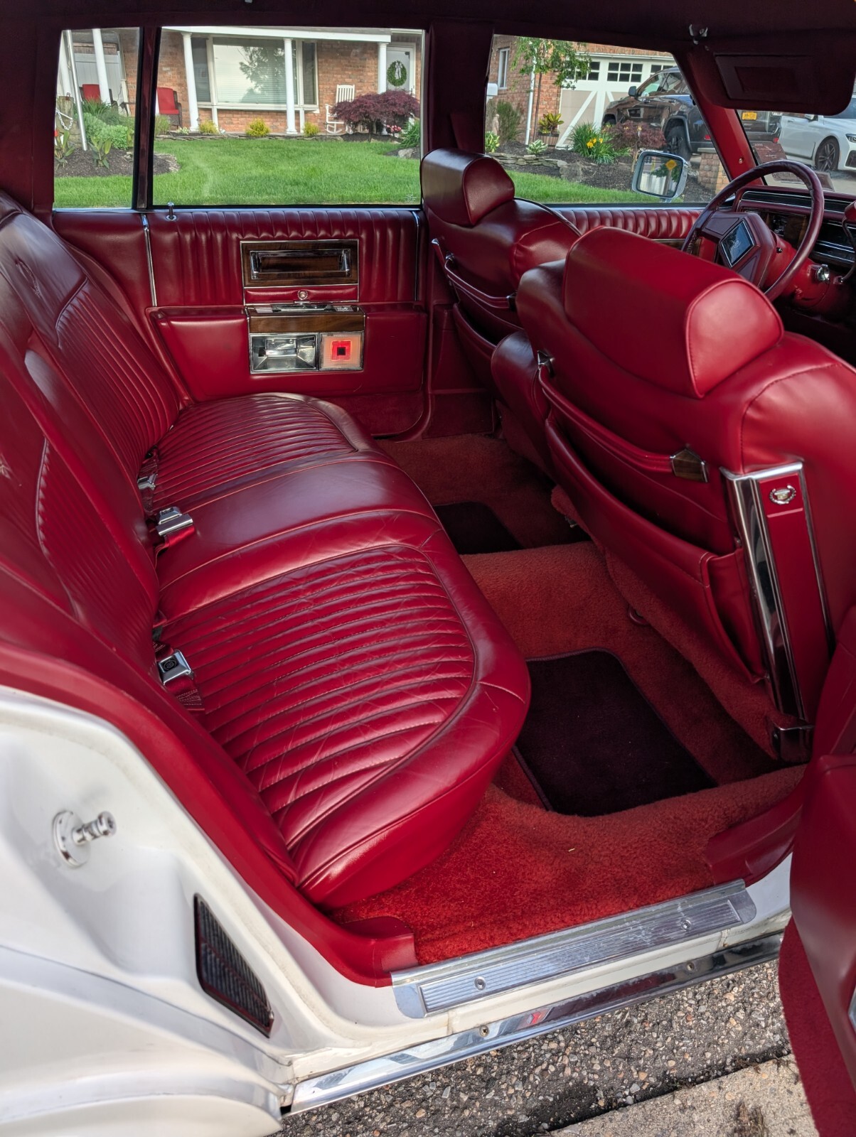 Cadillac-Brougham-1987-Sedan-12