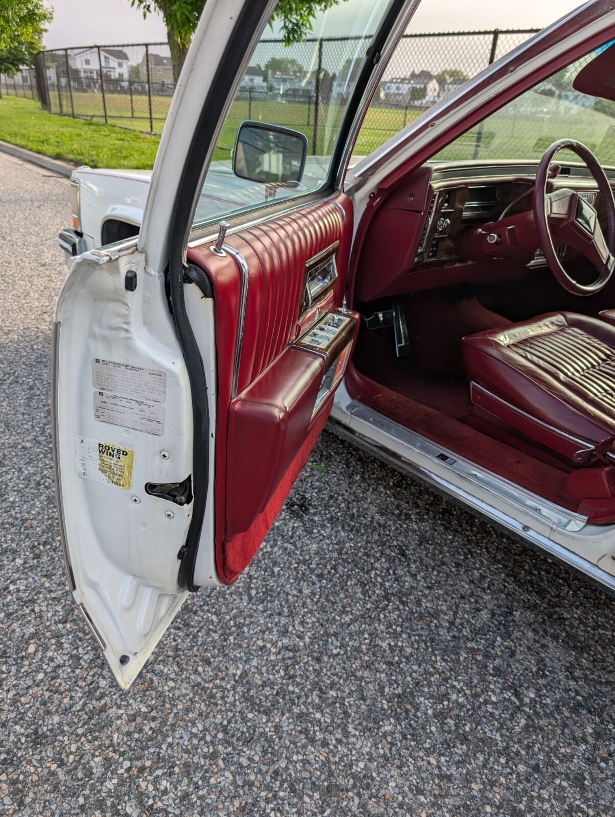 Cadillac-Brougham-1987-Sedan-13
