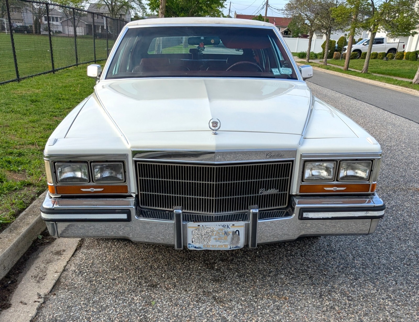 Cadillac-Brougham-1987-Sedan-18
