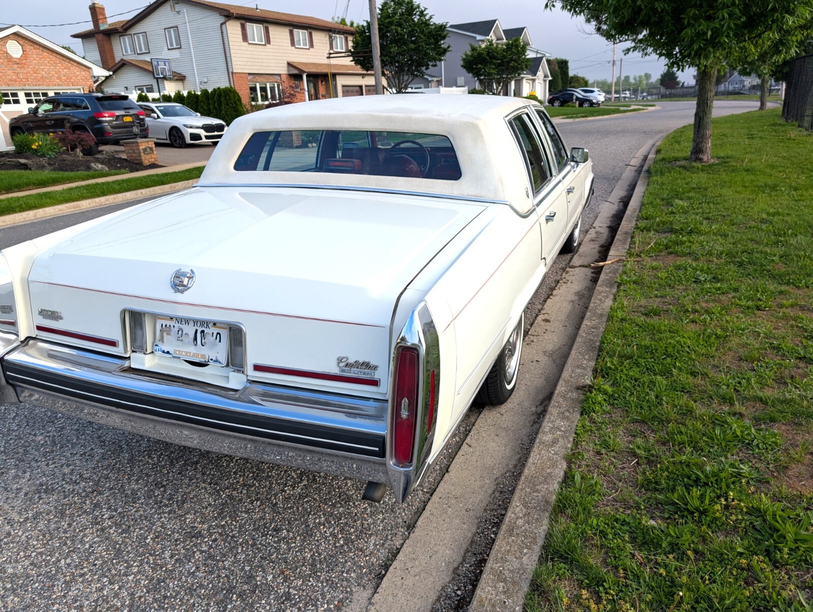 Cadillac-Brougham-1987-Sedan-3