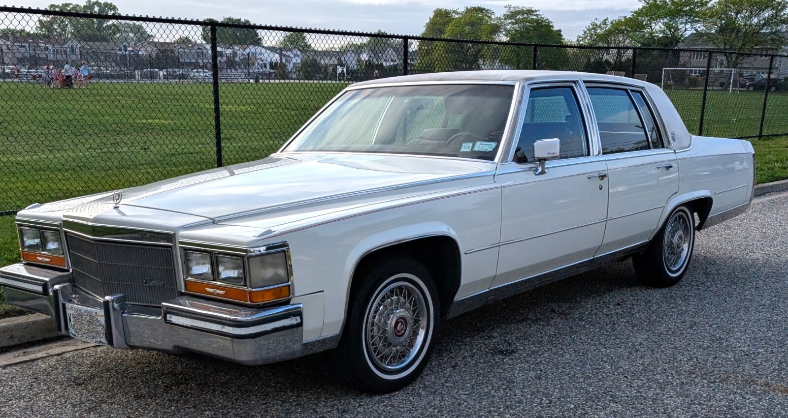 Cadillac-Brougham-1987-Sedan-6
