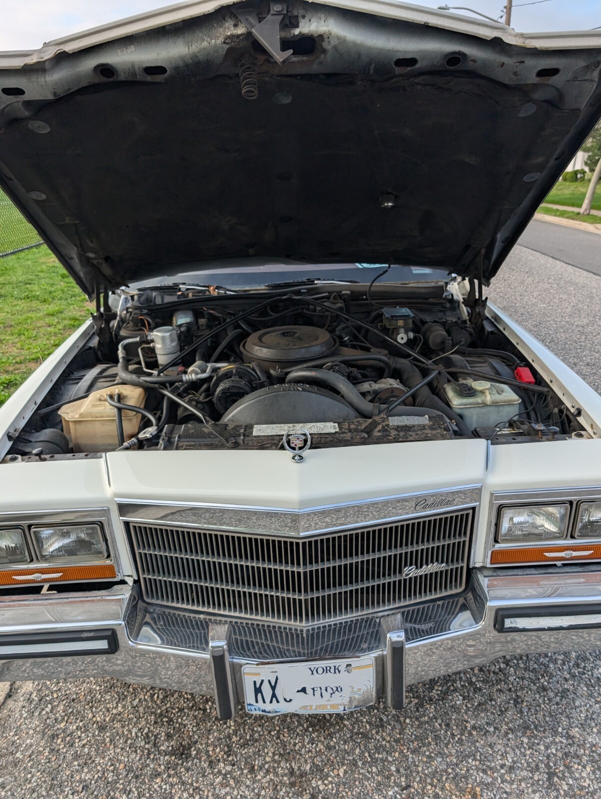 Cadillac-Brougham-1987-Sedan-7