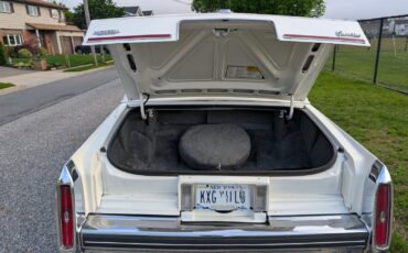 Cadillac-Brougham-1987-Sedan-8