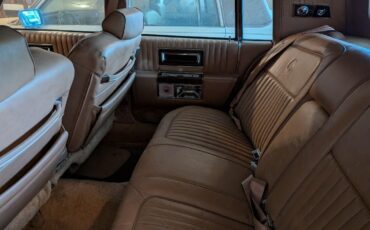 Cadillac-Brougham-1988-Sedan-11