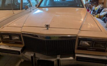 Cadillac-Brougham-1988-Sedan-5
