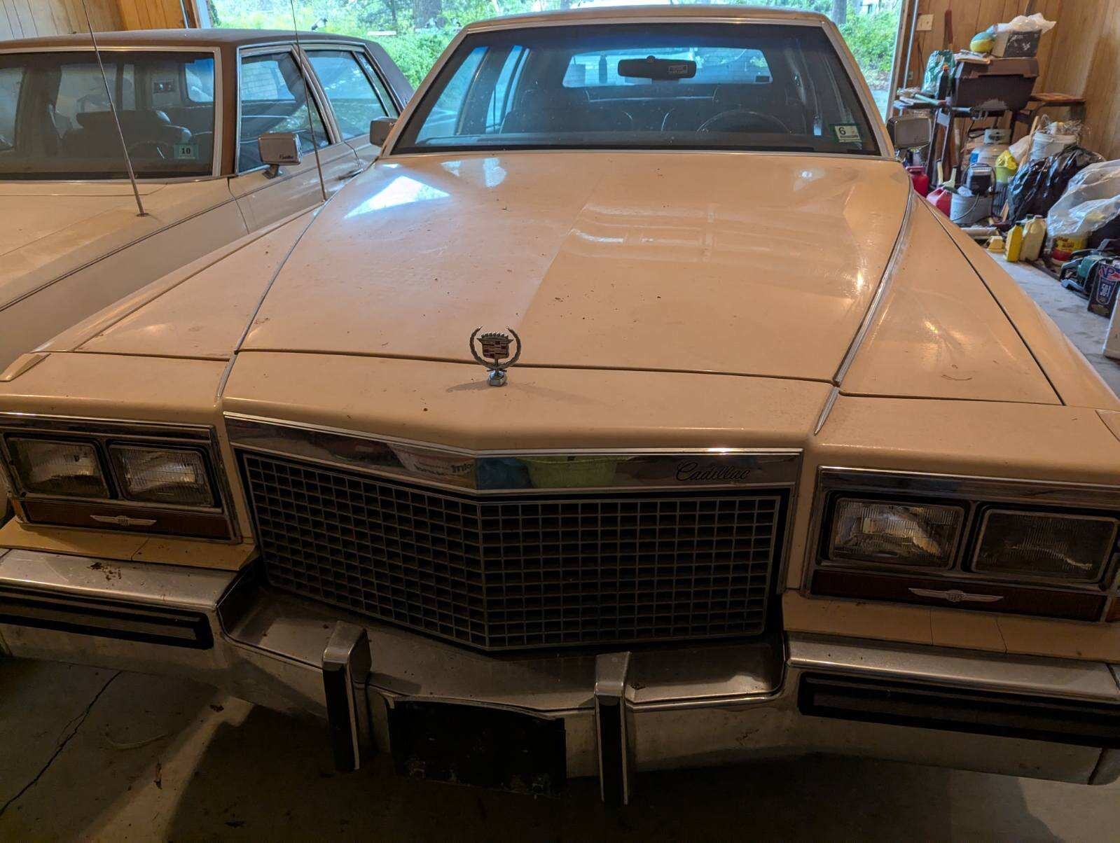Cadillac-Brougham-1988-Sedan-5