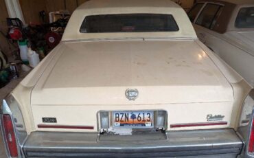 Cadillac-Brougham-1988-Sedan-7