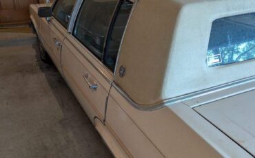 Cadillac-Brougham-1988-Sedan-8