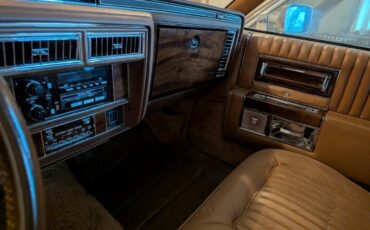 Cadillac-Brougham-1988-Sedan-9