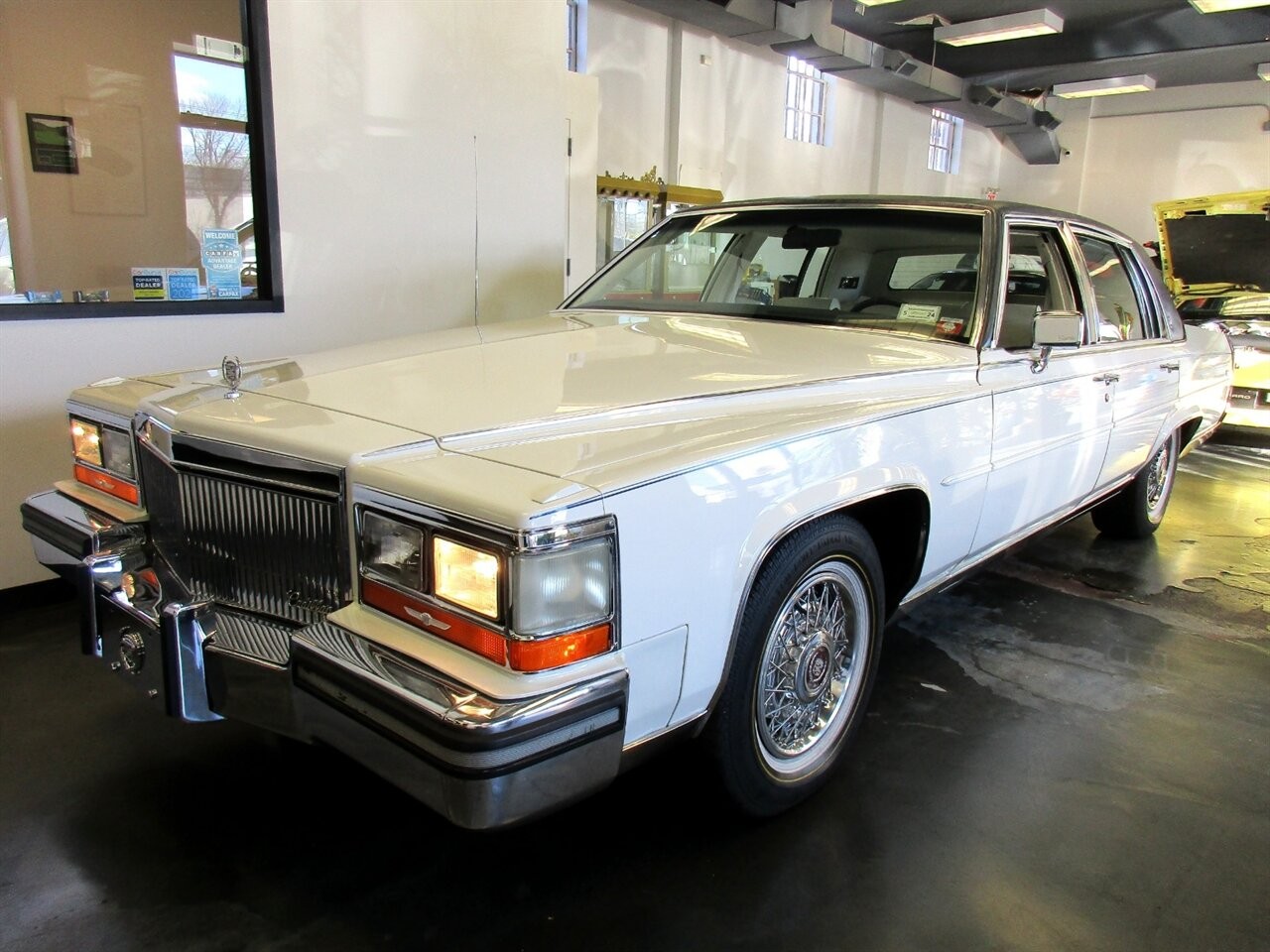Cadillac-Brougham-1989-Sedan-9