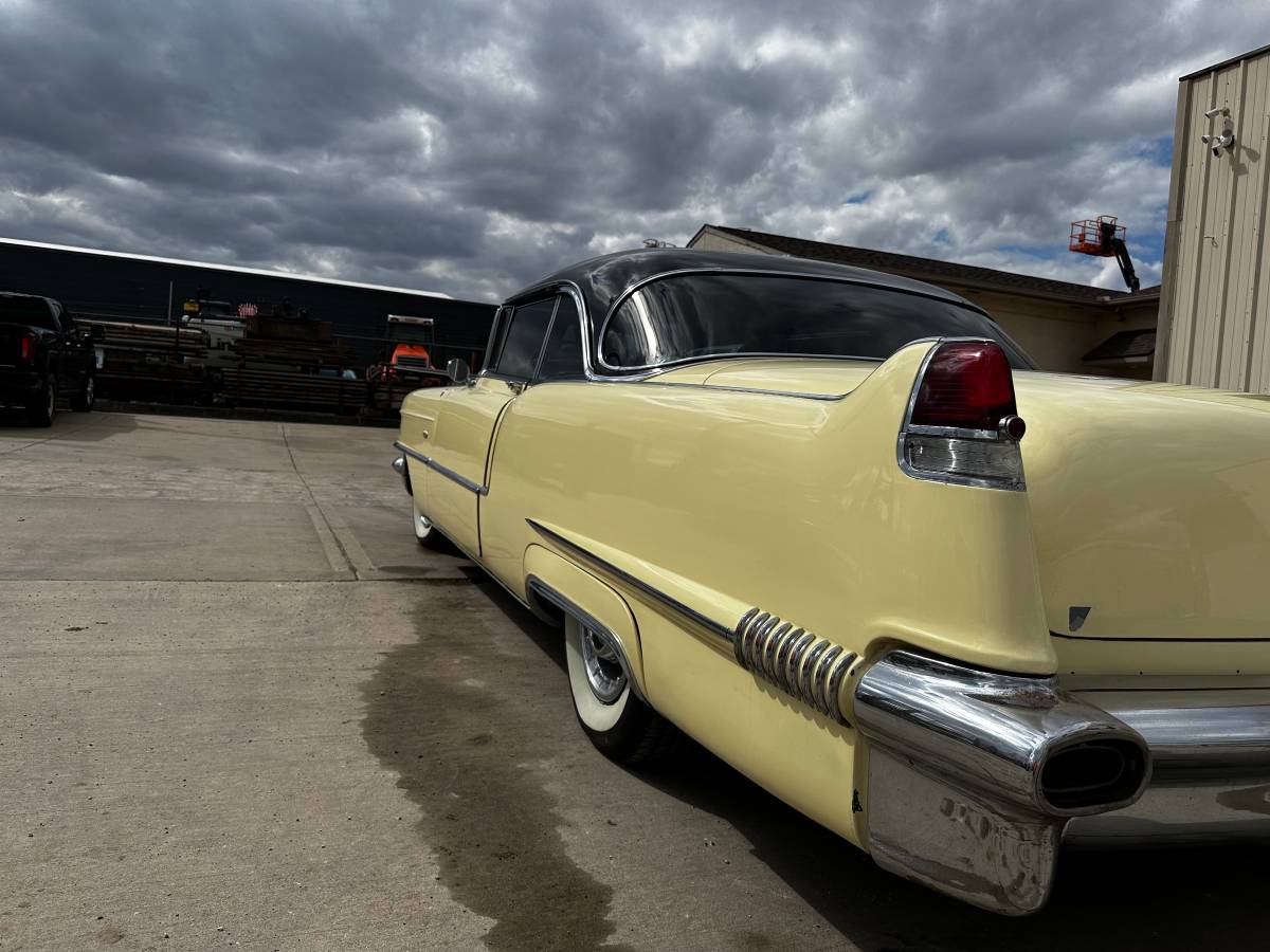 Cadillac-Coupe-deville-1956-yellow-10