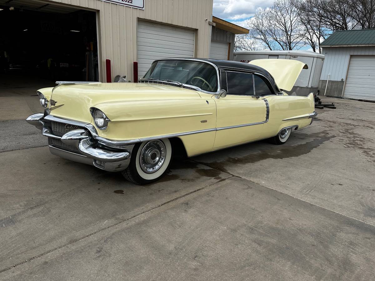 Cadillac-Coupe-deville-1956-yellow-22