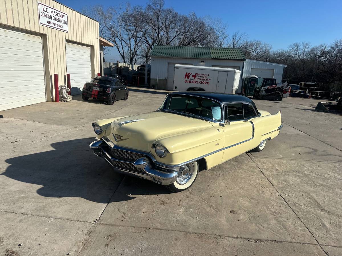 Cadillac-Coupe-deville-1956-yellow-23