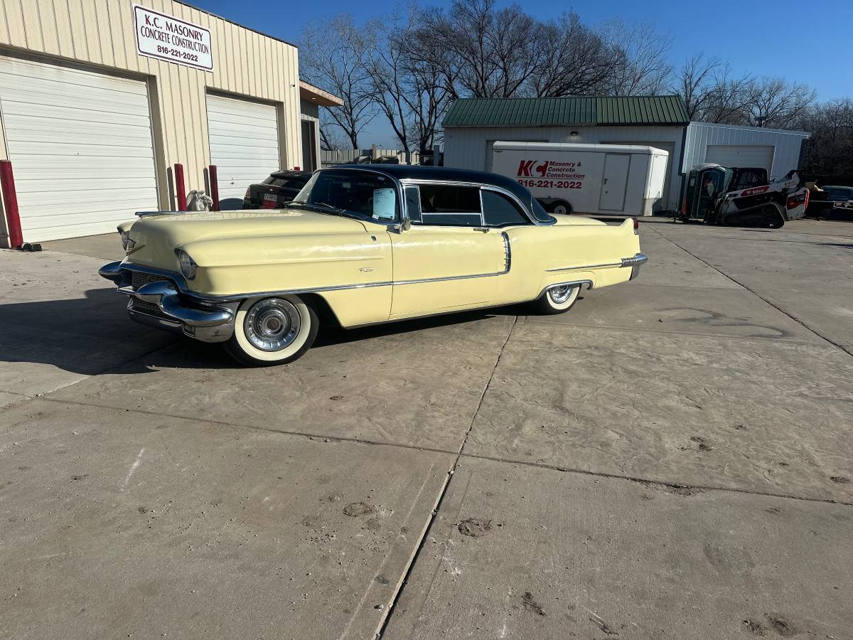 Cadillac-Coupe-deville-1956-yellow-5