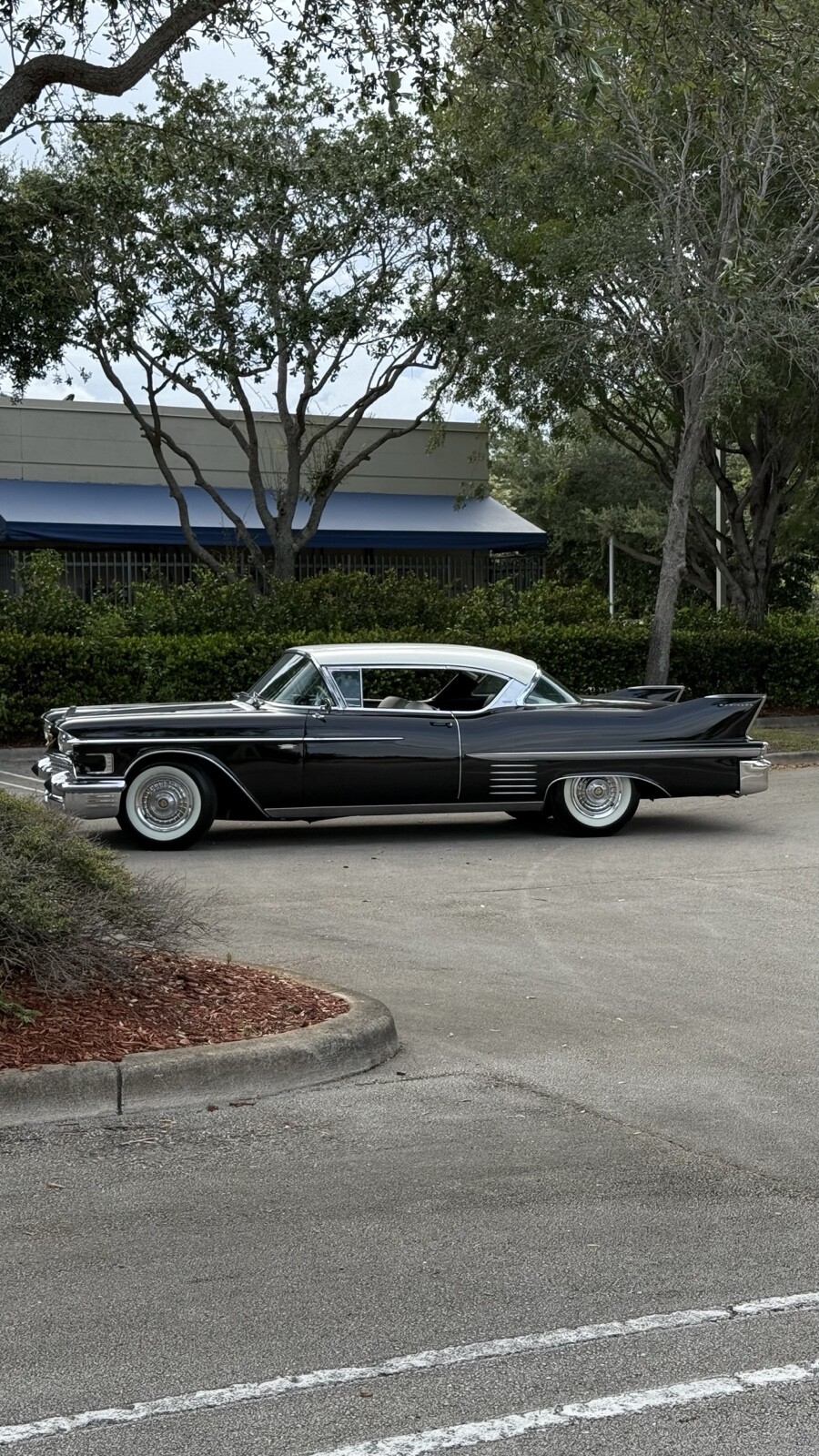 Cadillac-De-Ville-1958-1